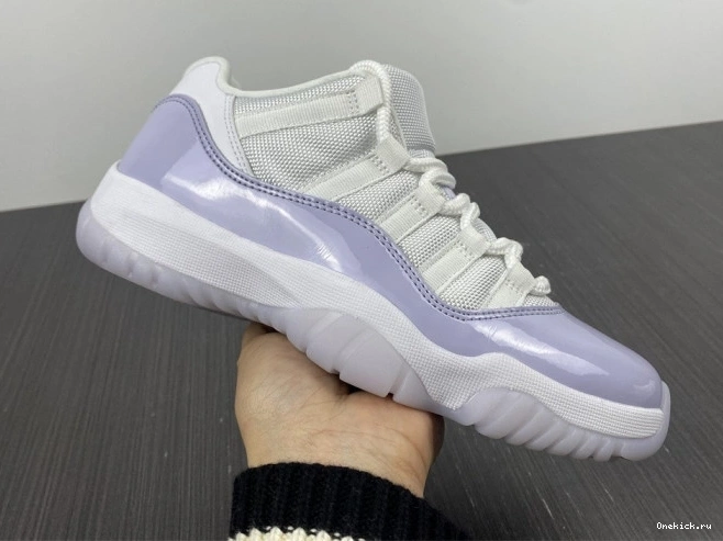 One Kick Air Low Pure AH7860-101 11 Violet WMNS Jordan 0713